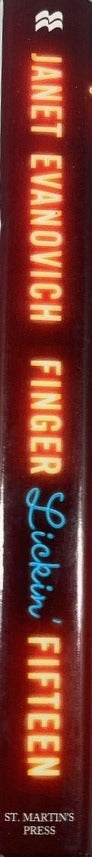 Finger Lickin' Fifteen - By Janet Evanovich - spine