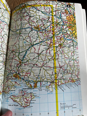 The AA Visitor's Guide to Britain - By Automobile Association